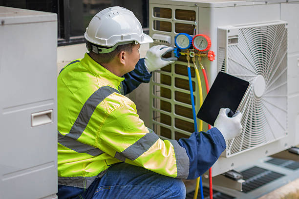 Professional Hvac technician working in Lake Bluff, IL